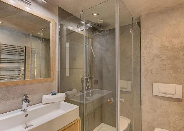 Alpesi faház D'olivier, Alpes Agency, Les Praz, Chamonix, Sleeps 8